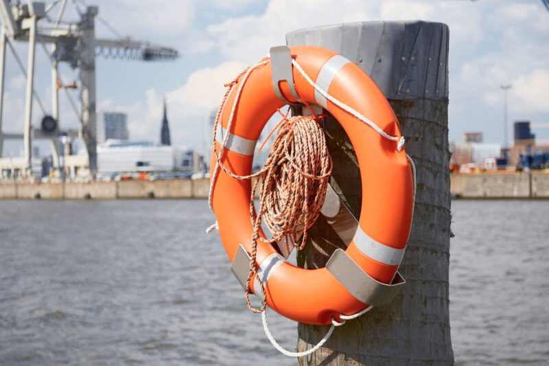 Rettungsring im Hamburger Hafen