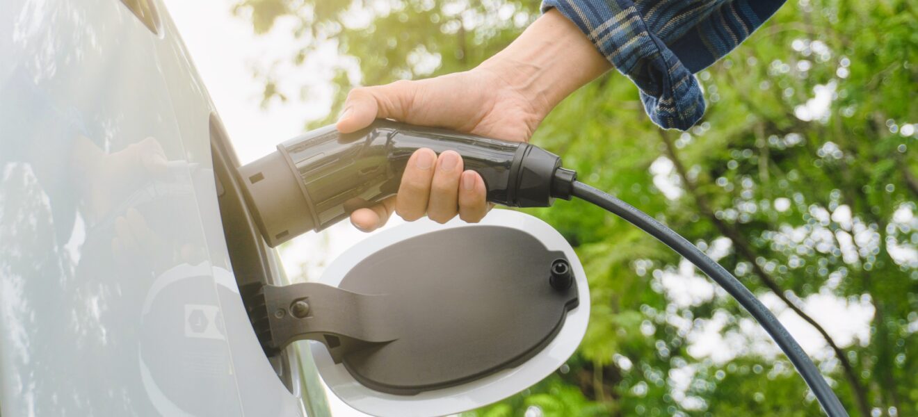 Tanköffnung -Fahrzeug mit Alternativen Antrieb